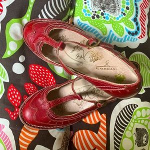 Size 37 , El Naturalista . A well made shoe made in Spain . Burgundy/red .